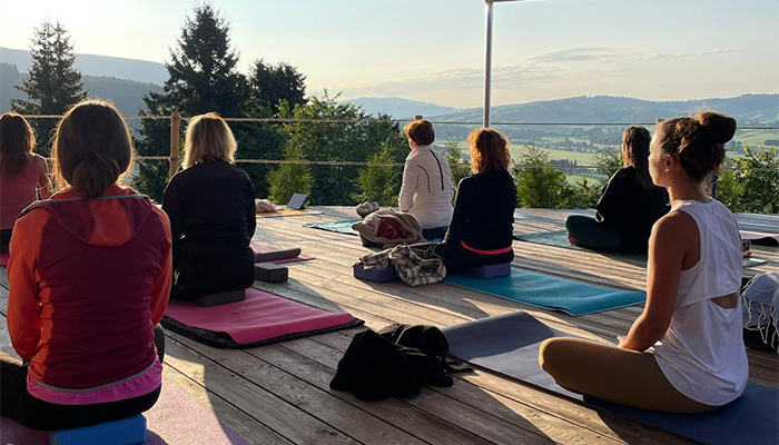 Yoga all'alba e colazione salutare allo Chalet Europa